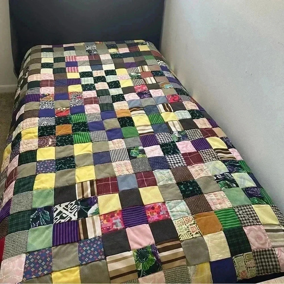 Vintage Handmade Patchwork Quilt Thick Blanket Twin Coverlet - Picture 1 of 11